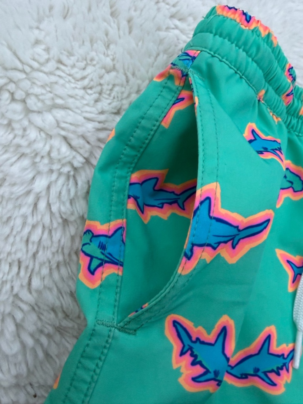 Chubbies Boys Medium 10/12 The Apex Swimmer Classic Swim Trunks Sharks Neon - Picture 4 of 6